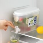 Диспенсер для води і напоїв з краном