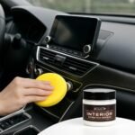 Віск для полірування пластику та шкіри в автомобілі